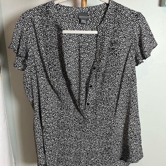 Covington Black and White Blouse with Flutter Sleeves and V-neck - Picture 1 of 3